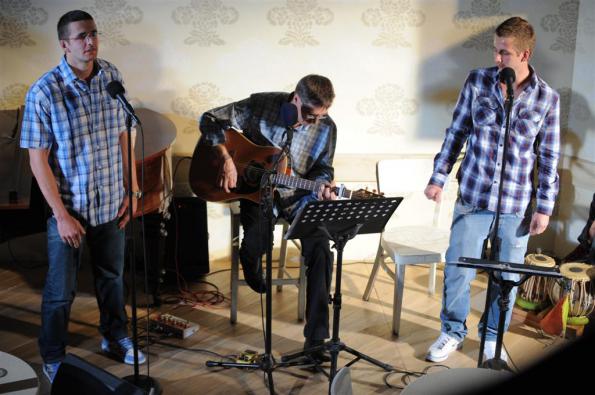 Концерт в театре "Гешер". С сыновьями. Апрель 2010.